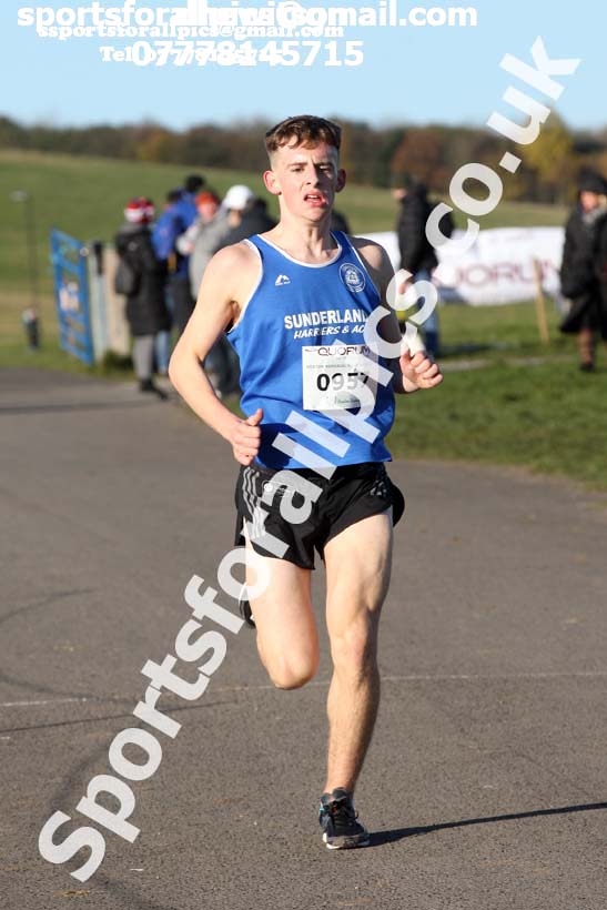Mens and Womens 16s to under-20s Heaton Harriers Memorial Road Races, Newcastle. Photo:  David T. Hewitson/Sports for All Pics